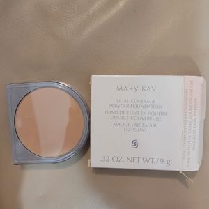 Last One! Mary Kay Dual Coverage Powder Foundation Beige 300. New In Box.